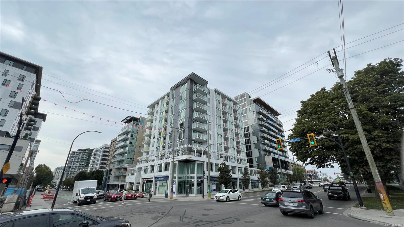 205-1090 Johnson St, Victoria, BC - Outdoor With Facade