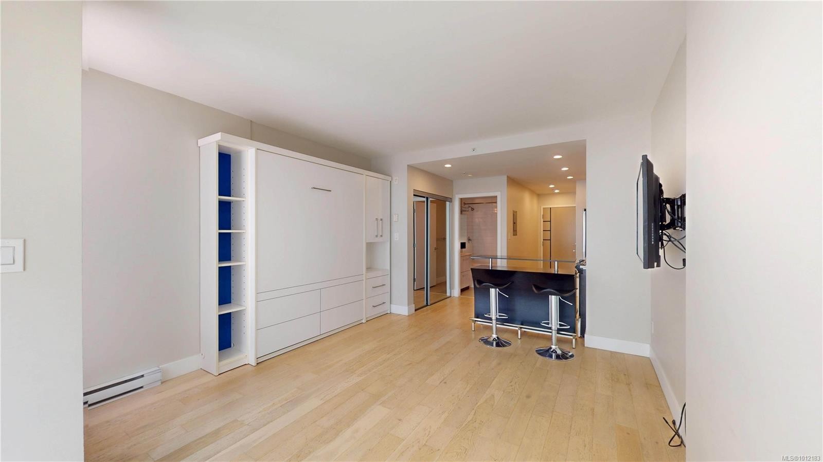 205-1090 Johnson St, Victoria, BC - Indoor