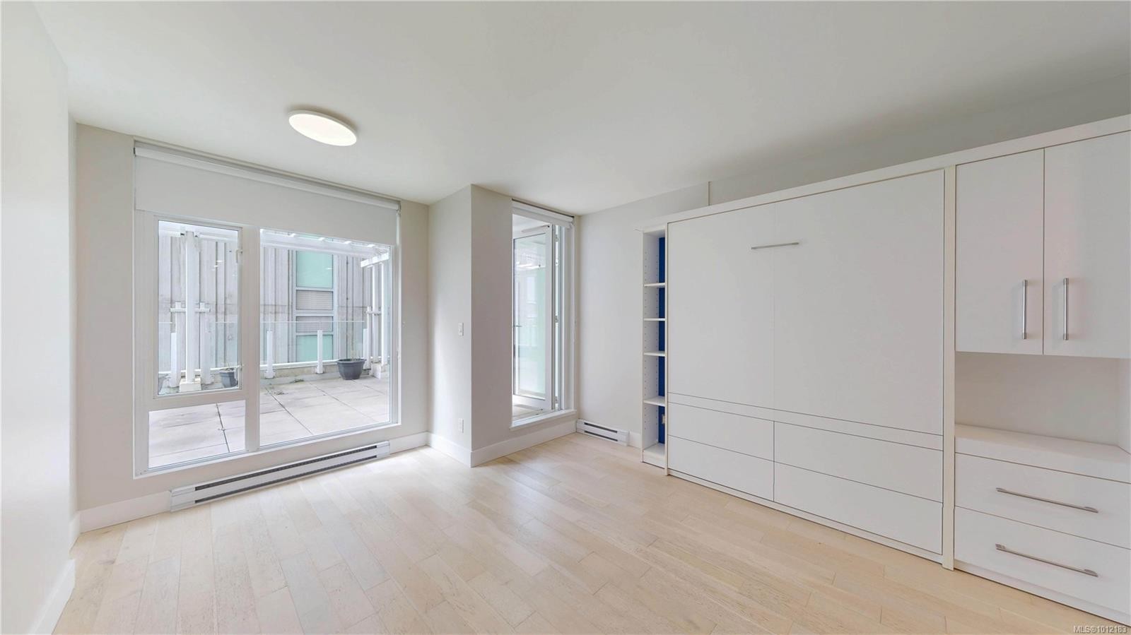 205-1090 Johnson St, Victoria, BC - Indoor Photo Showing Other Room