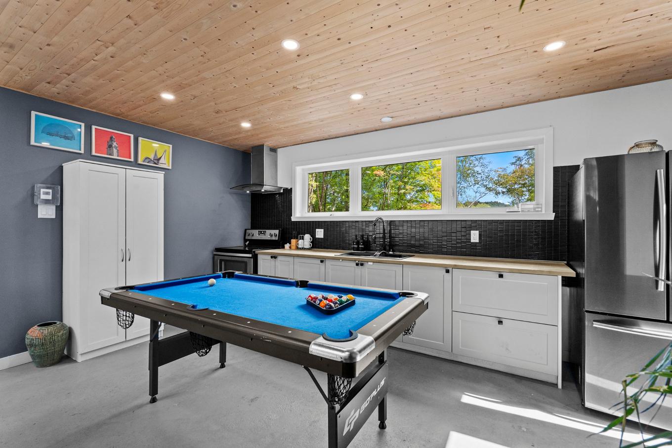 Kitchen - 323 Ch. Scotch, Grenville-Sur-La-Rouge, QC - Indoor Photo Showing Other Room