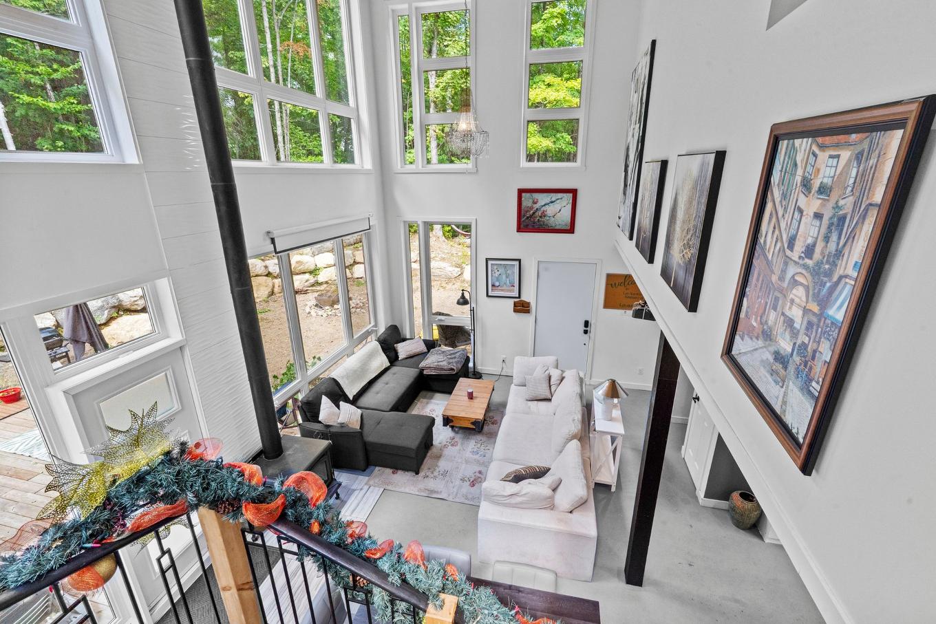 Staircase - 323 Ch. Scotch, Grenville-Sur-La-Rouge, QC - Indoor Photo Showing Other Room