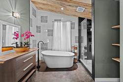 Ensuite bathroom -