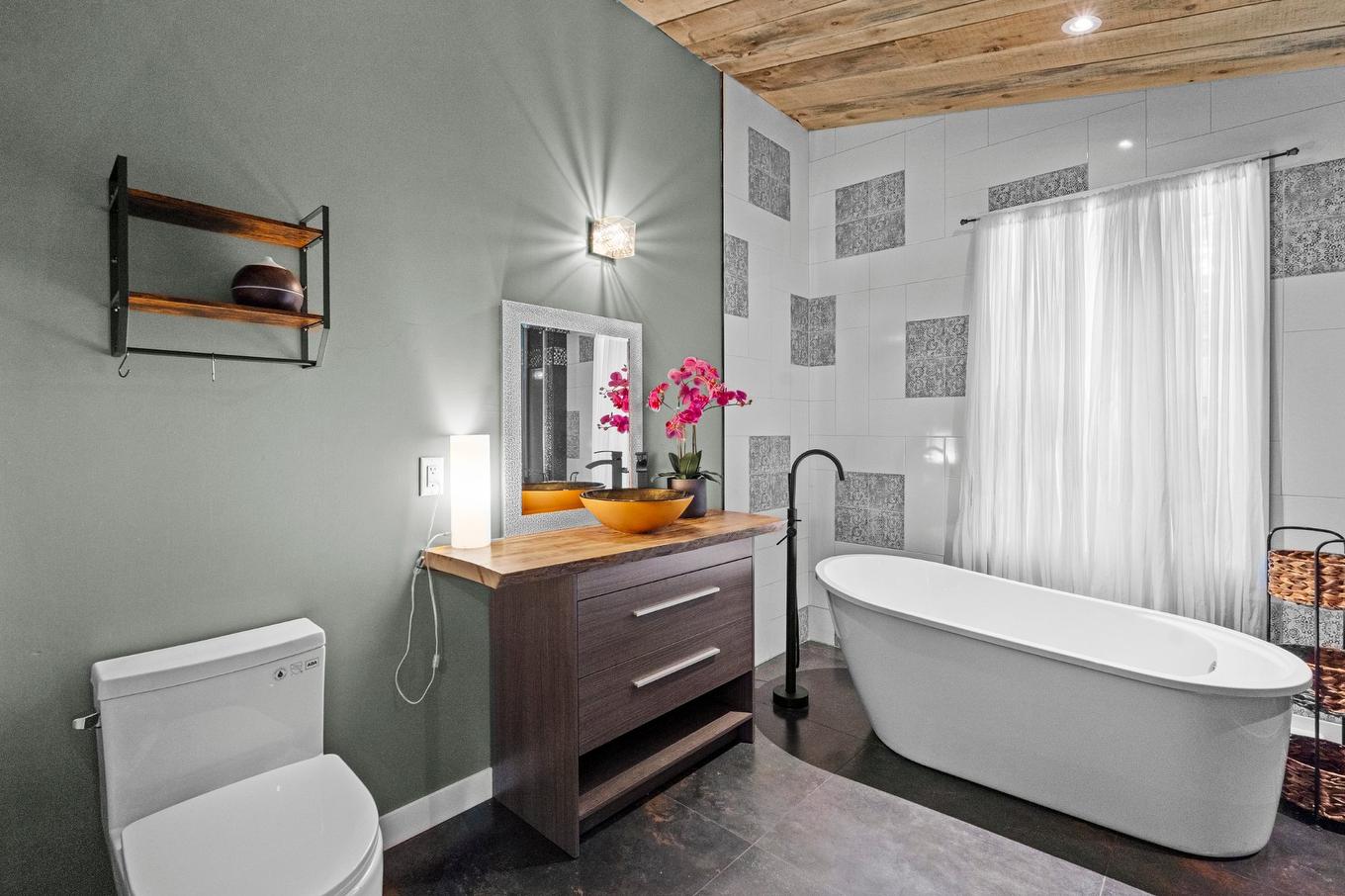 Ensuite bathroom - 323 Ch. Scotch, Grenville-Sur-La-Rouge, QC - Indoor Photo Showing Bathroom