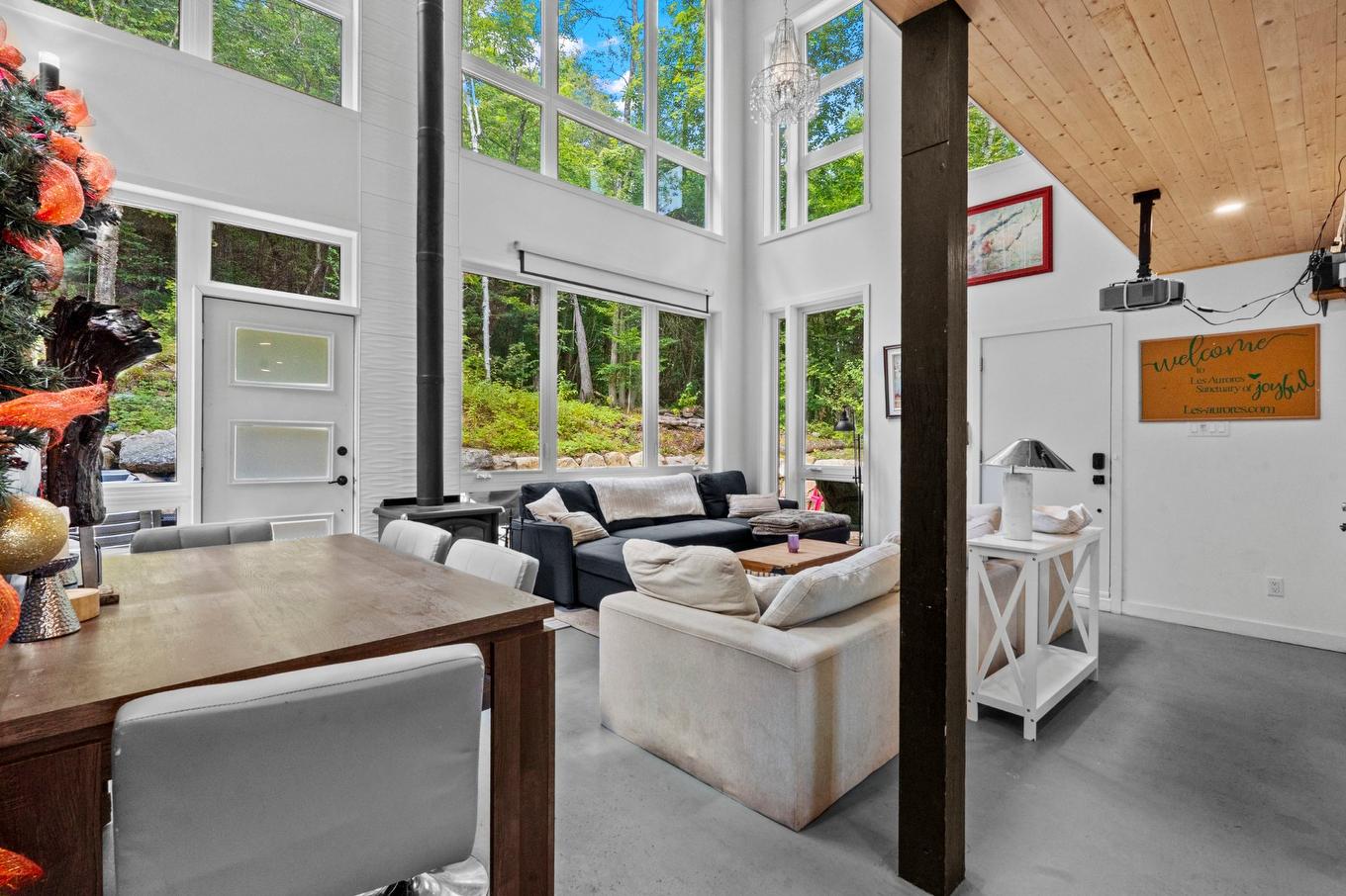 Dining room - 323 Ch. Scotch, Grenville-Sur-La-Rouge, QC - Indoor