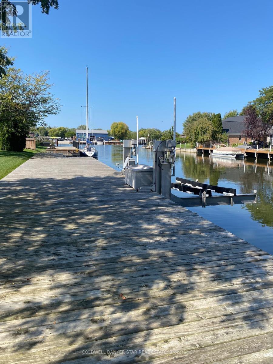 100 FT Dock - 19120 Crest River Avenue, Lakeshore, ON