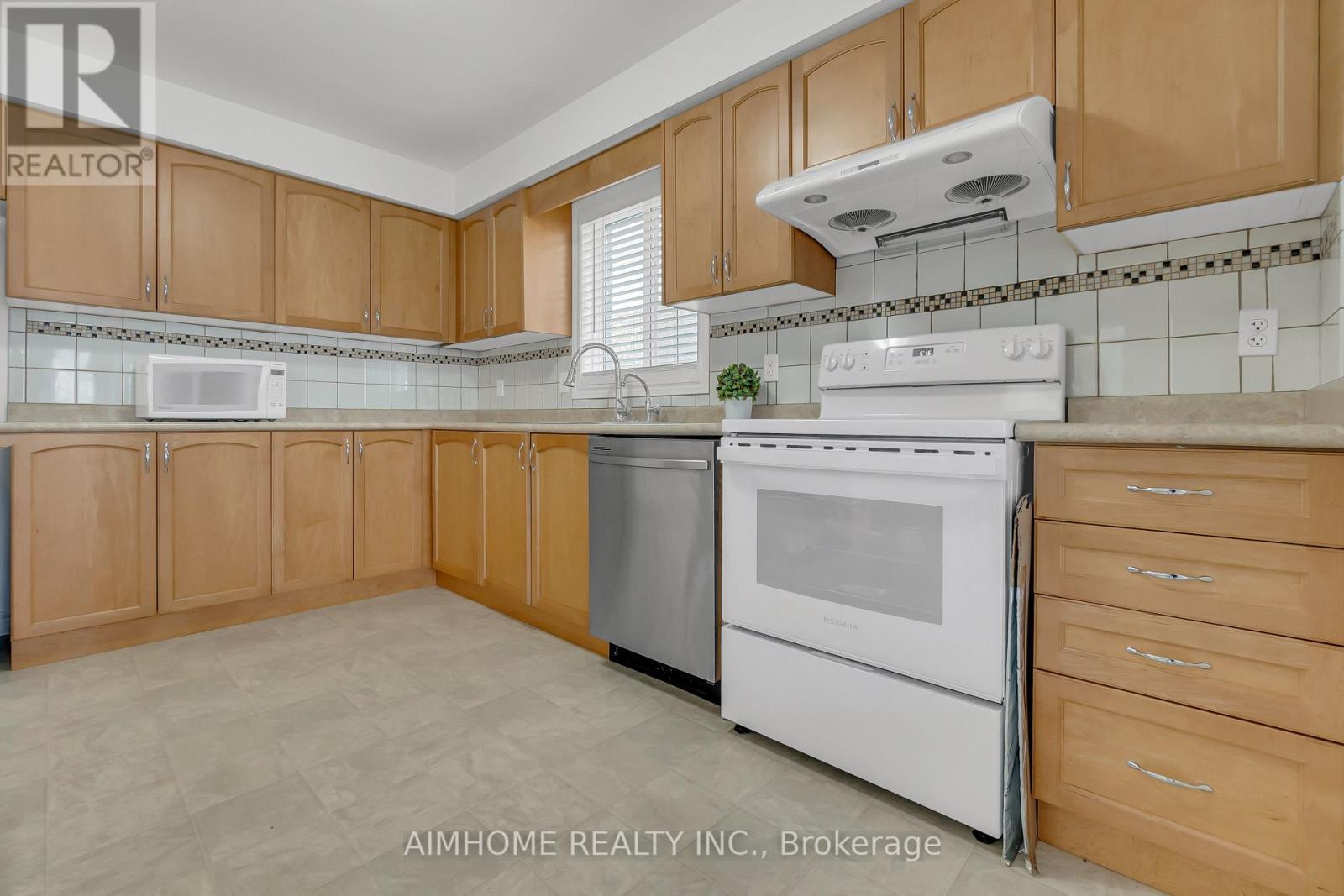 20 Wilkie Crescent, Guelph, ON - Indoor Photo Showing Kitchen