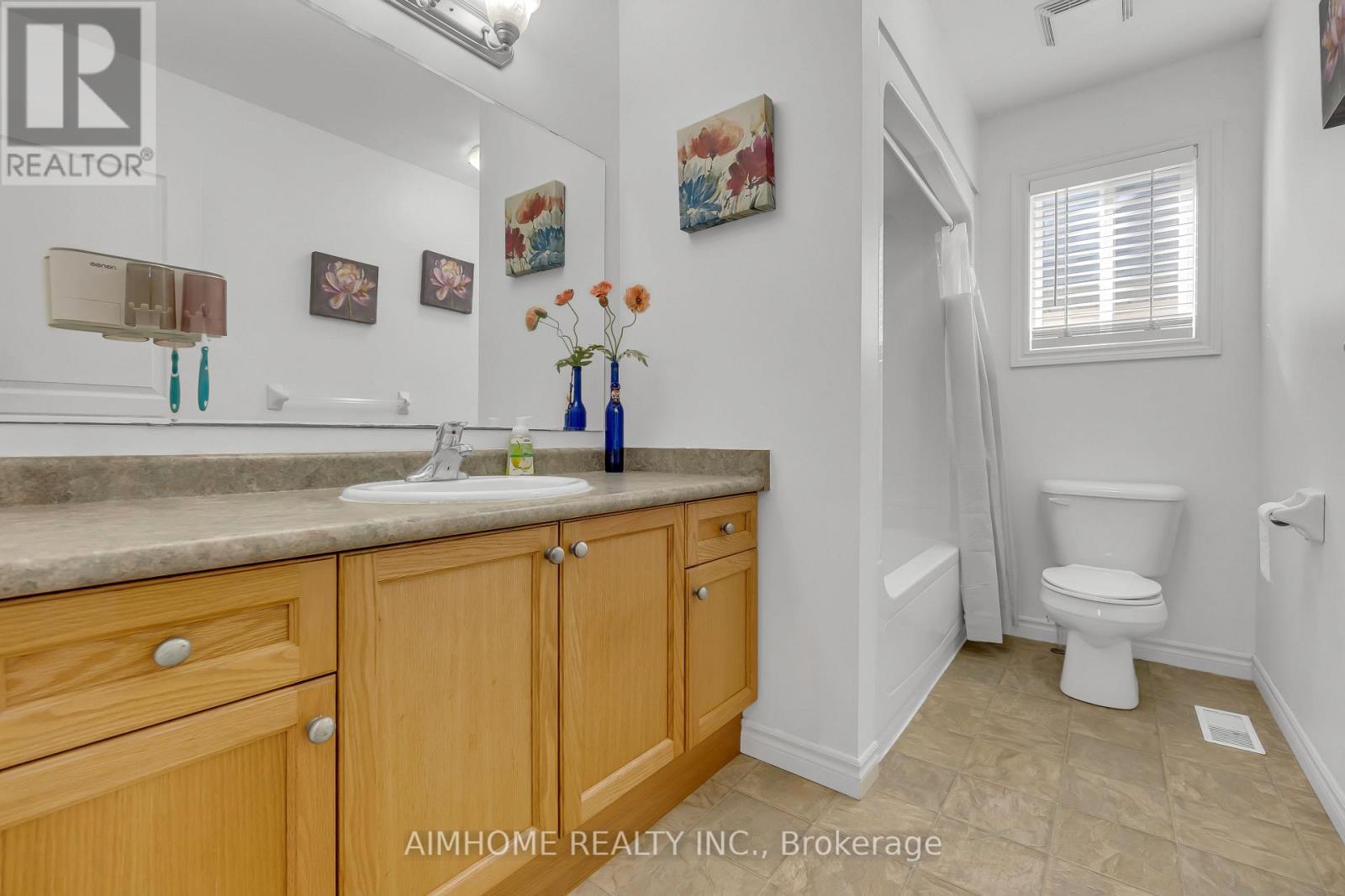 20 Wilkie Crescent, Guelph, ON - Indoor Photo Showing Bathroom