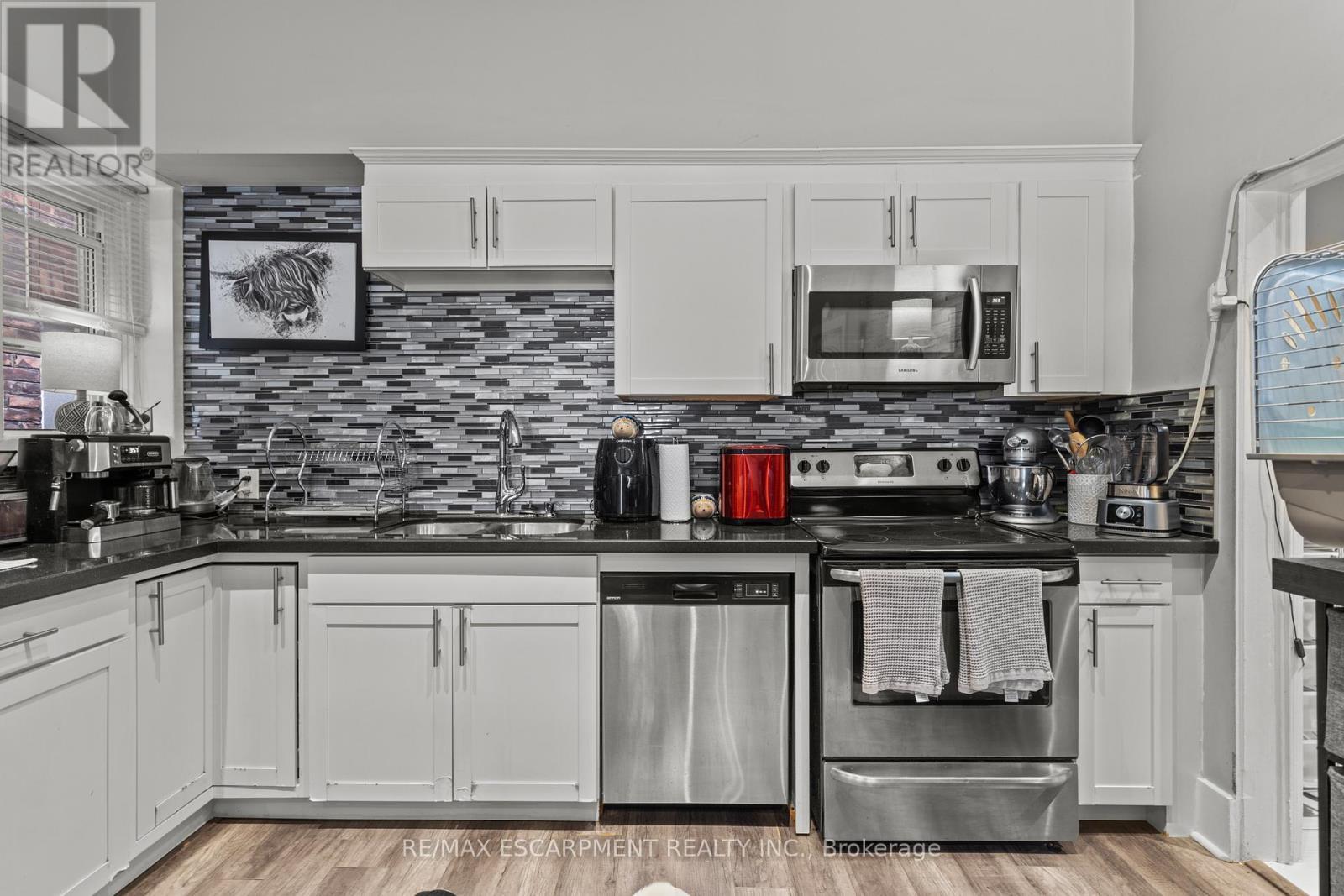 181 West Avenue, Hamilton, ON - Indoor Photo Showing Kitchen With Upgraded Kitchen