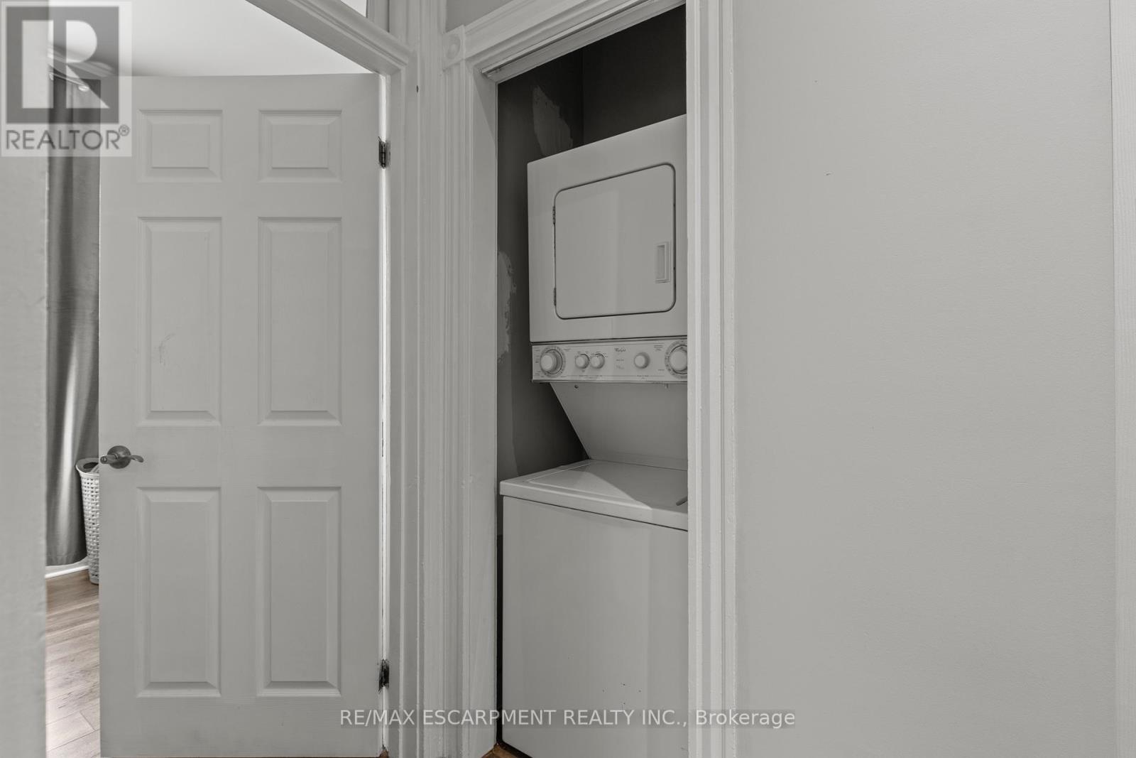 181 West Avenue, Hamilton, ON - Indoor Photo Showing Laundry Room