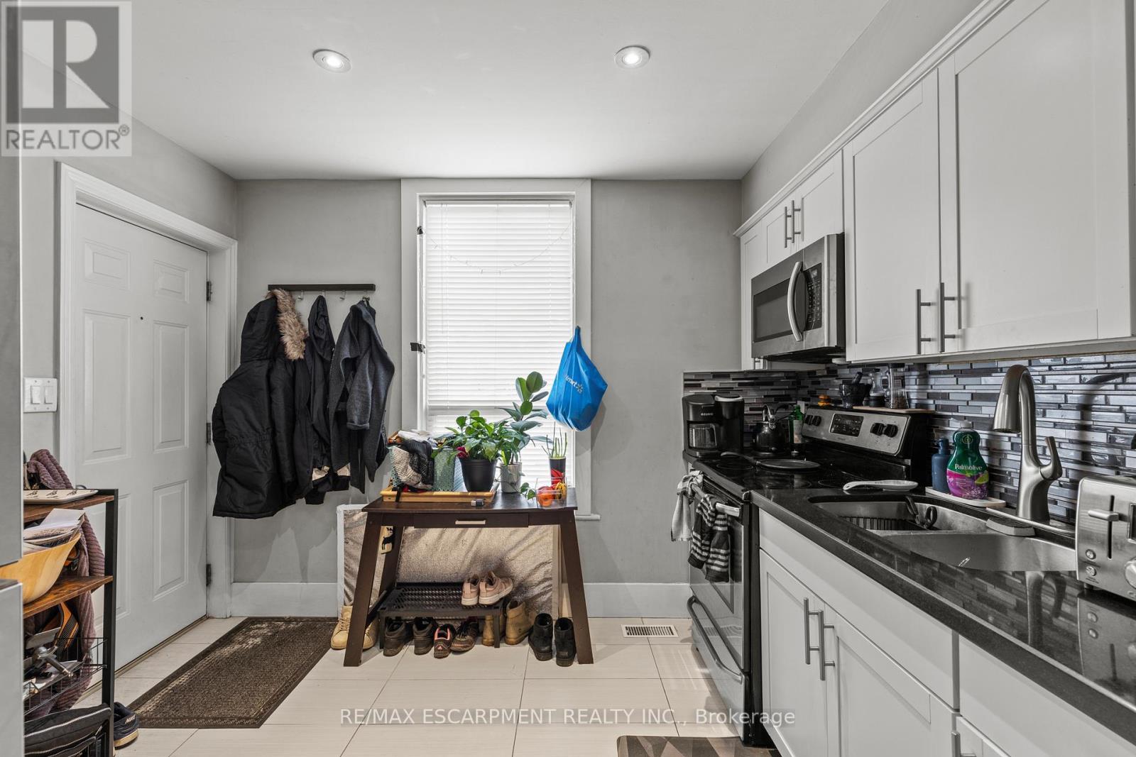 181 West Avenue, Hamilton, ON - Indoor Photo Showing Kitchen