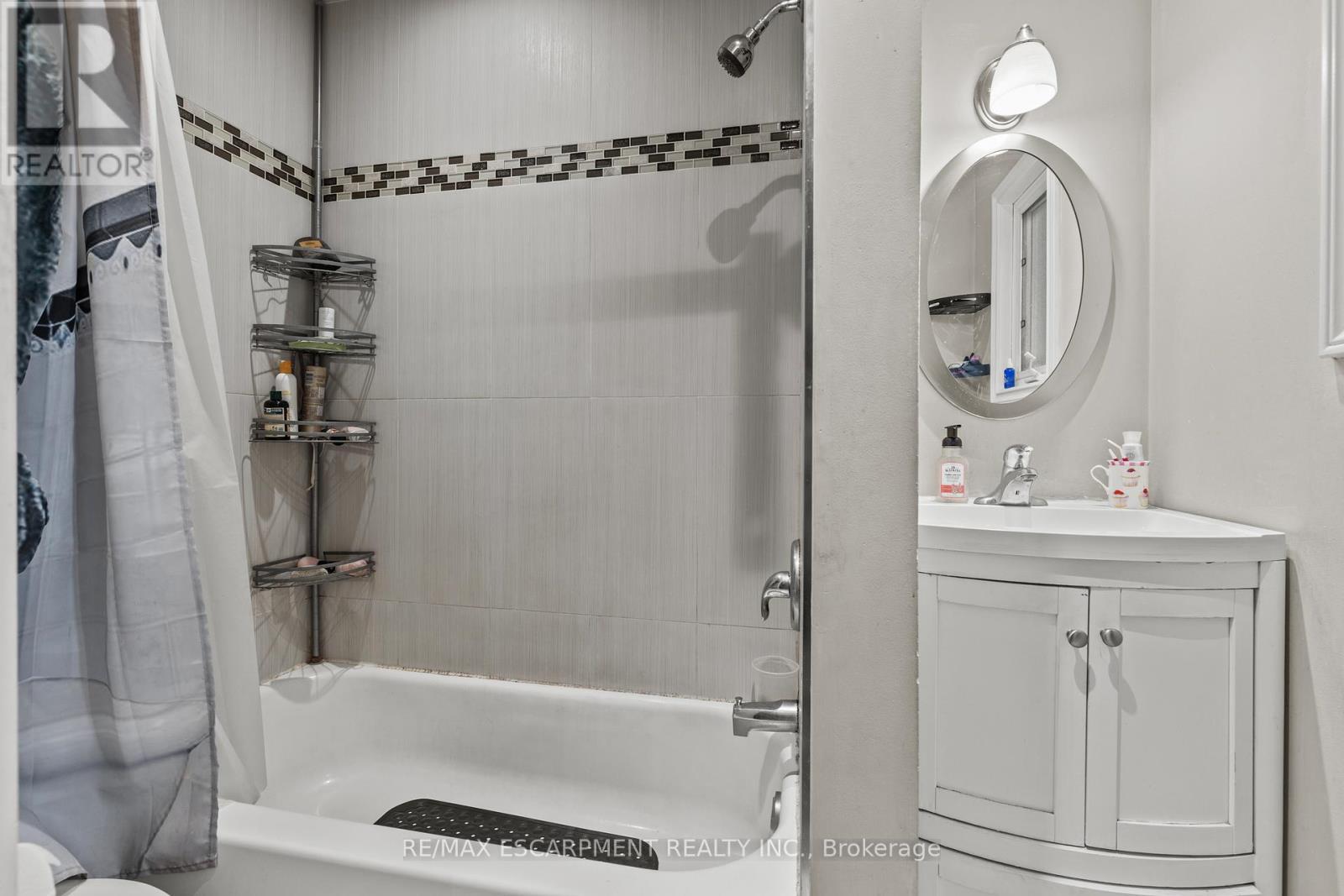 181 West Avenue, Hamilton, ON - Indoor Photo Showing Bathroom