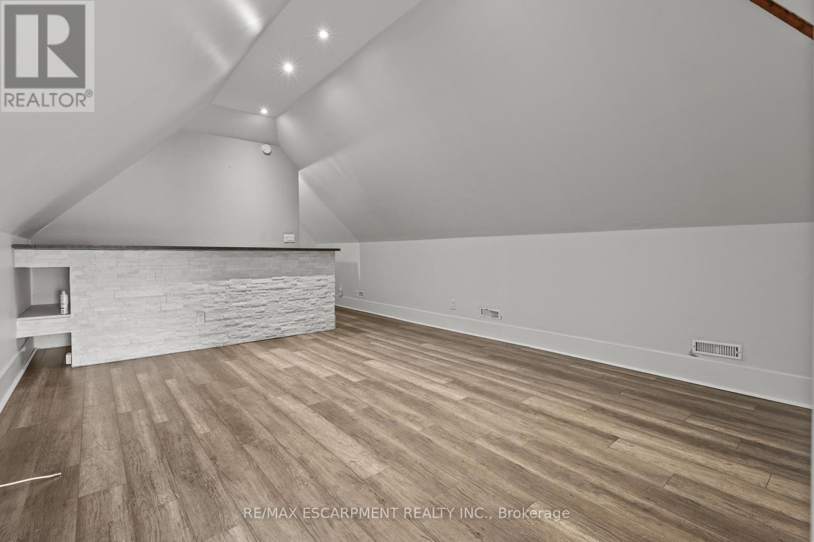 181 West Avenue, Hamilton, ON - Indoor Photo Showing Other Room