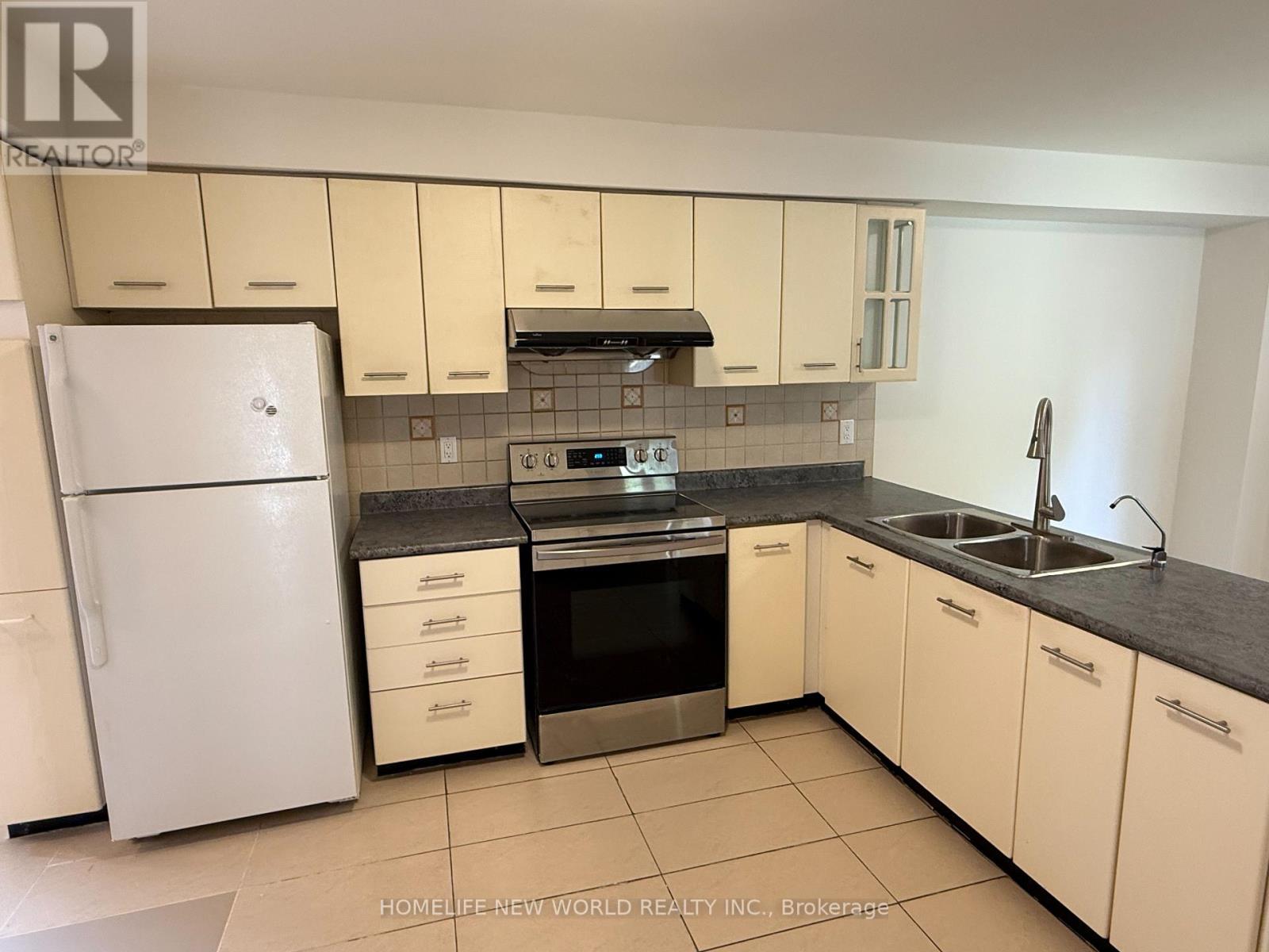 106 Morrison Crescent, Markham, ON - Indoor Photo Showing Kitchen With Double Sink
