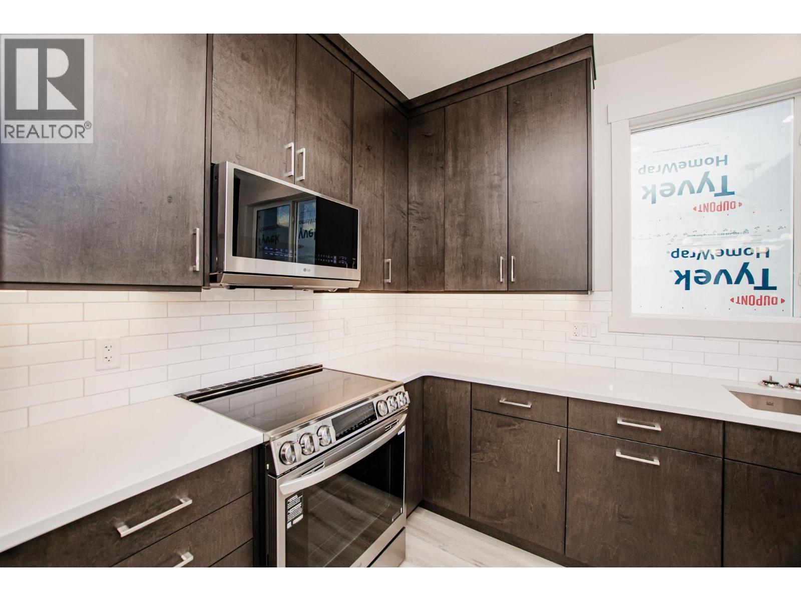 8200 97A Highway Unit# 8, Mara, BC - Indoor Photo Showing Kitchen With Upgraded Kitchen
