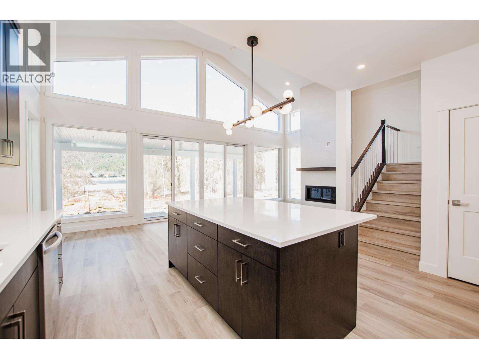 8200 97A Highway Unit# 8, Mara, BC - Indoor Photo Showing Kitchen