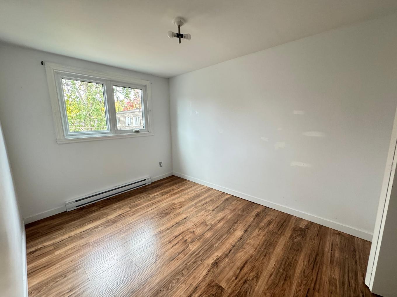 Bedroom - 1757 Boul. Sunnybrooke, Dollard-Des-Ormeaux, QC - Indoor Photo Showing Other Room