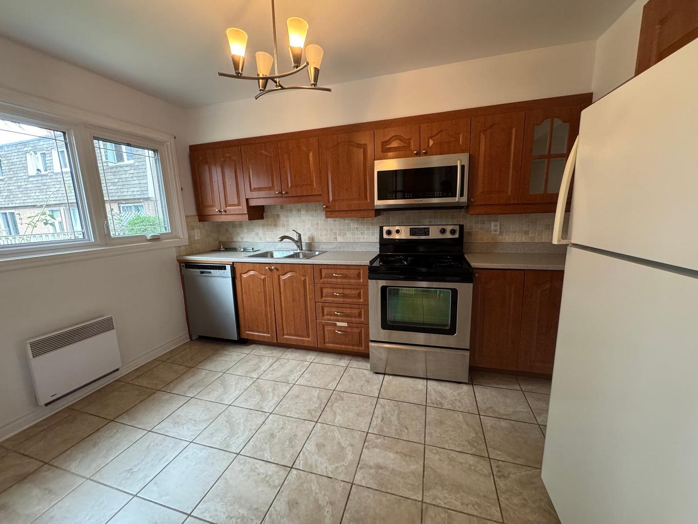 Kitchen - 1757 Boul. Sunnybrooke, Dollard-Des-Ormeaux, QC - Indoor Photo Showing Kitchen With Double Sink