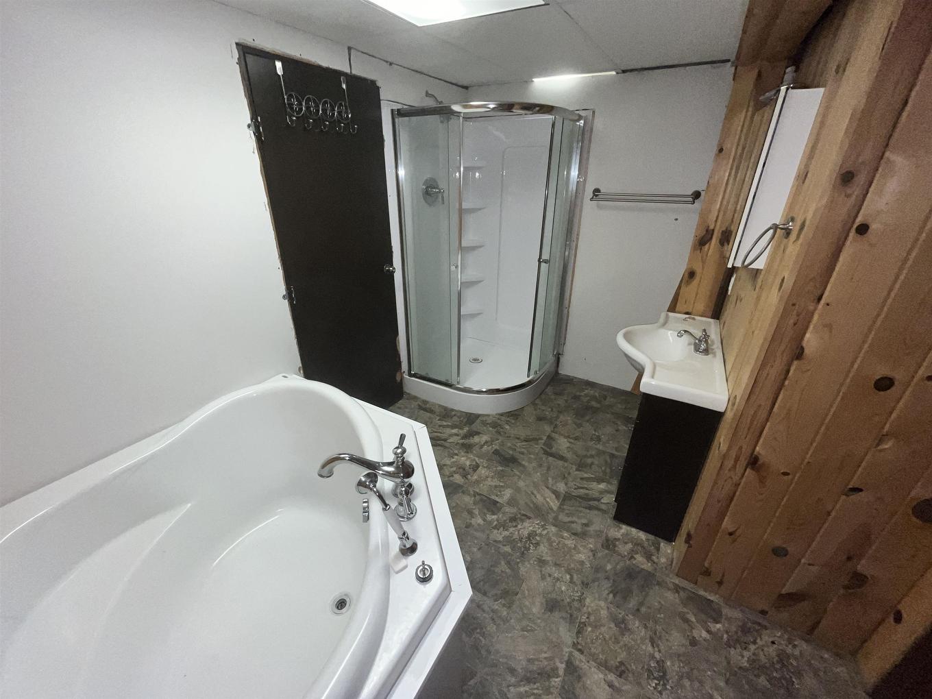 1255 Highway 105, Ear Falls, ON - Indoor Photo Showing Bathroom