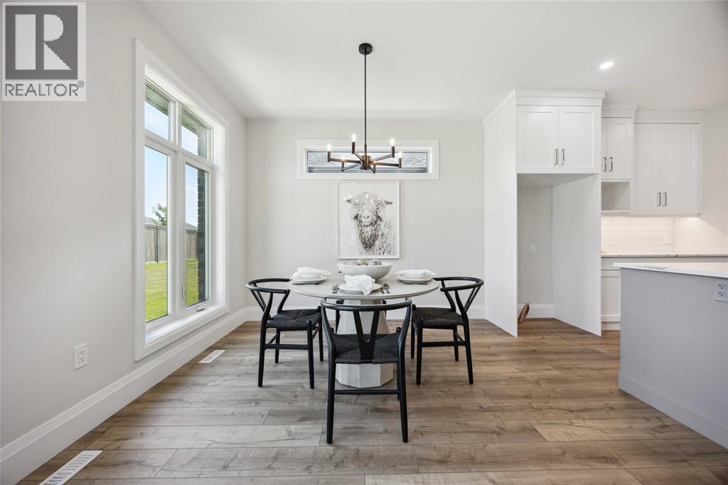 237 Nicholas Street, Sarnia, ON - Indoor Photo Showing Dining Room