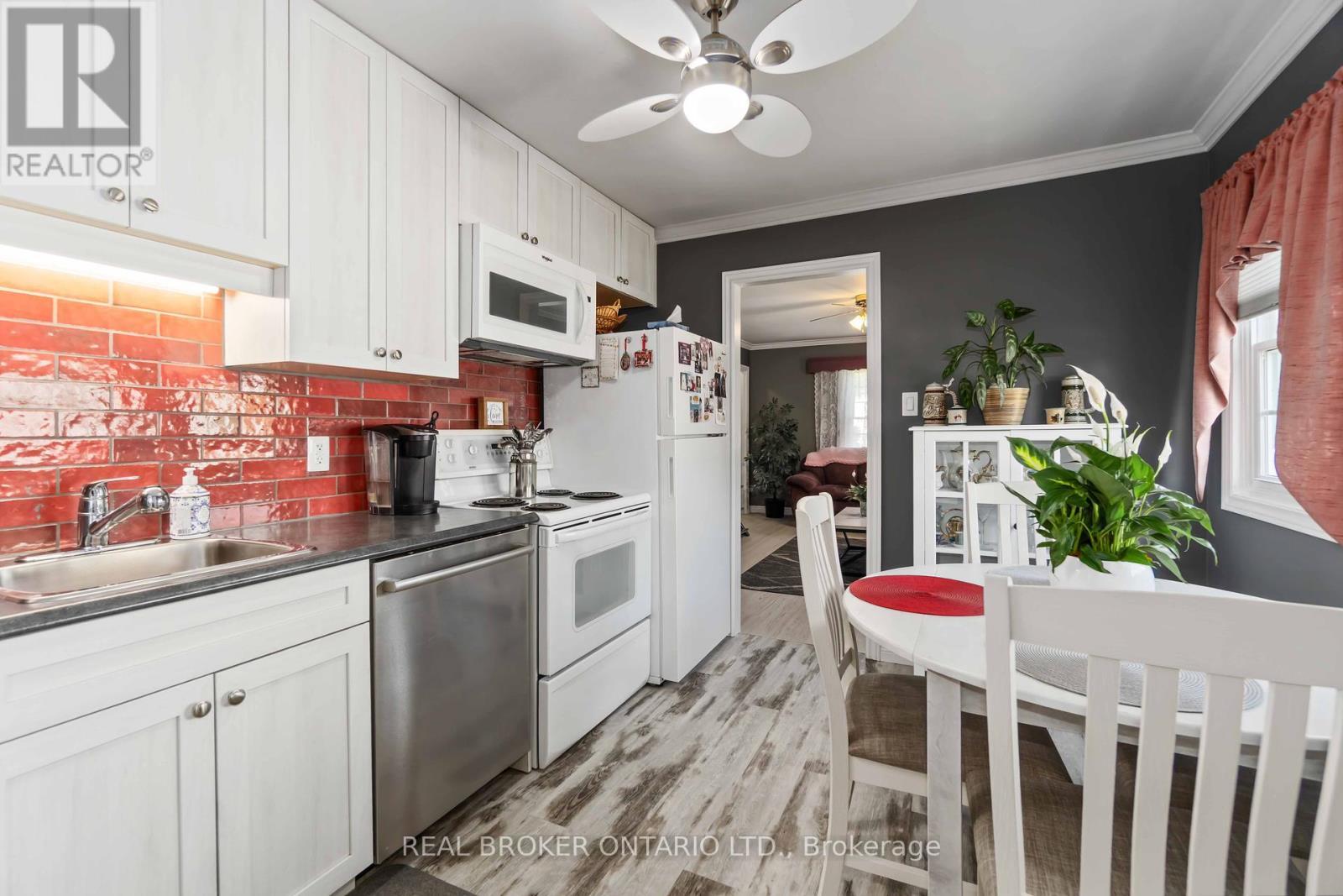 20 Roosevelt Drive, Smiths Falls, ON - Indoor Photo Showing Kitchen