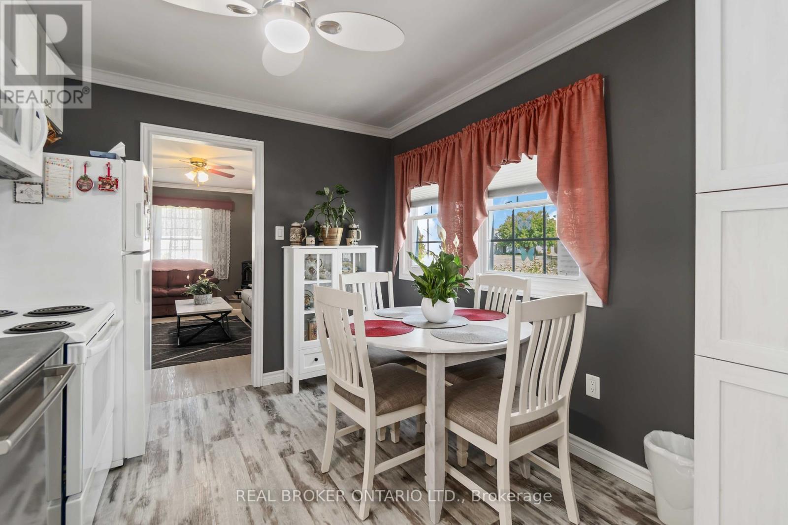 20 Roosevelt Drive, Smiths Falls, ON - Indoor Photo Showing Dining Room