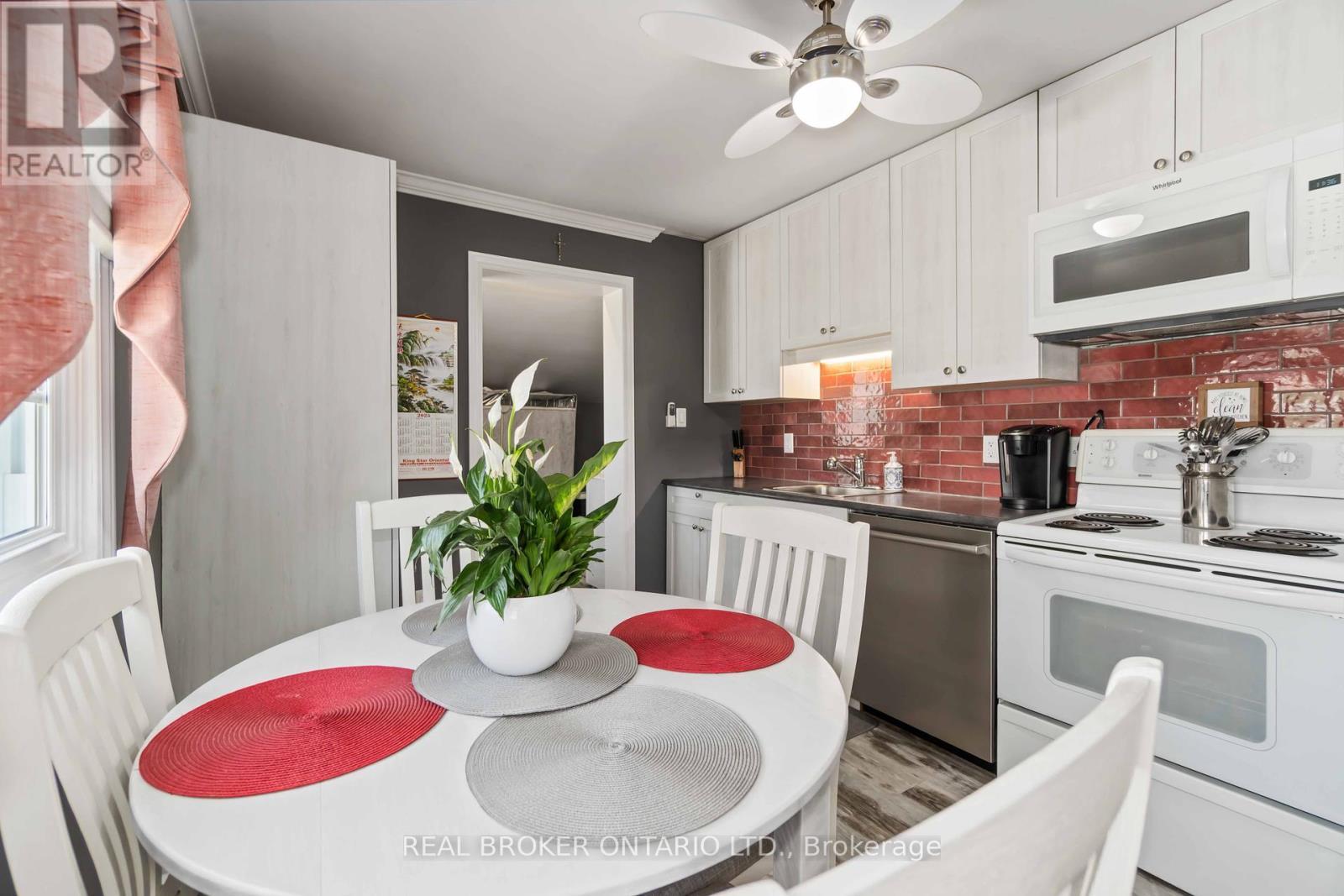 20 Roosevelt Drive, Smiths Falls, ON - Indoor