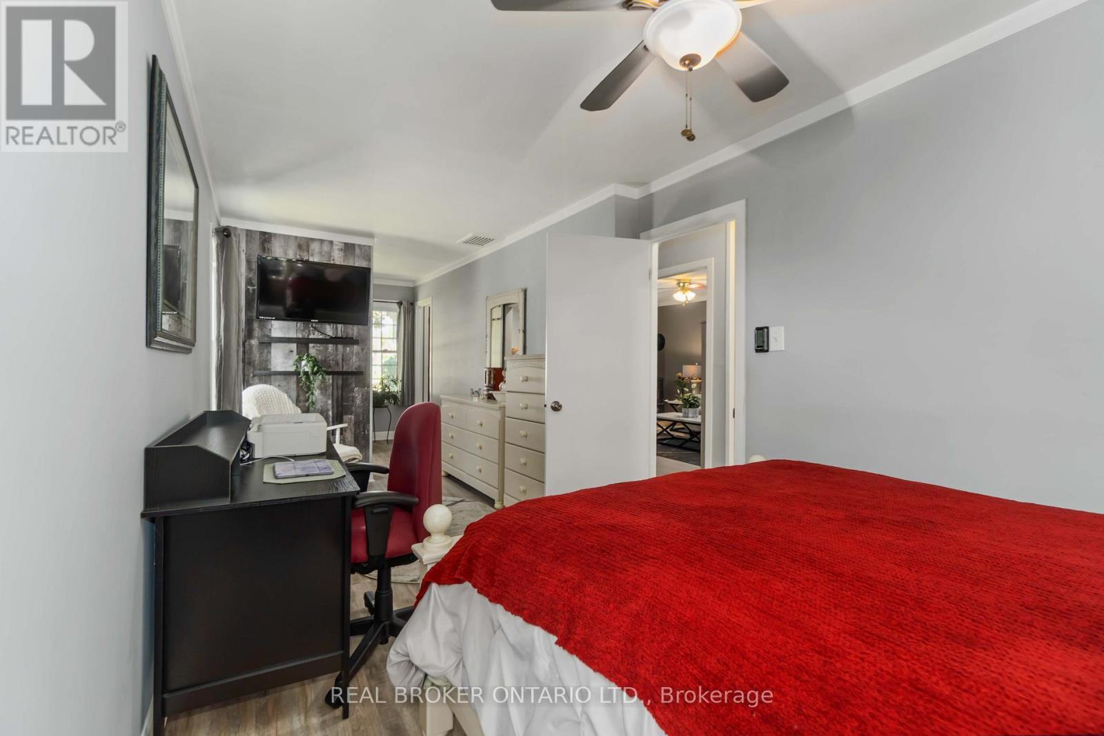 20 Roosevelt Drive, Smiths Falls, ON - Indoor Photo Showing Bedroom