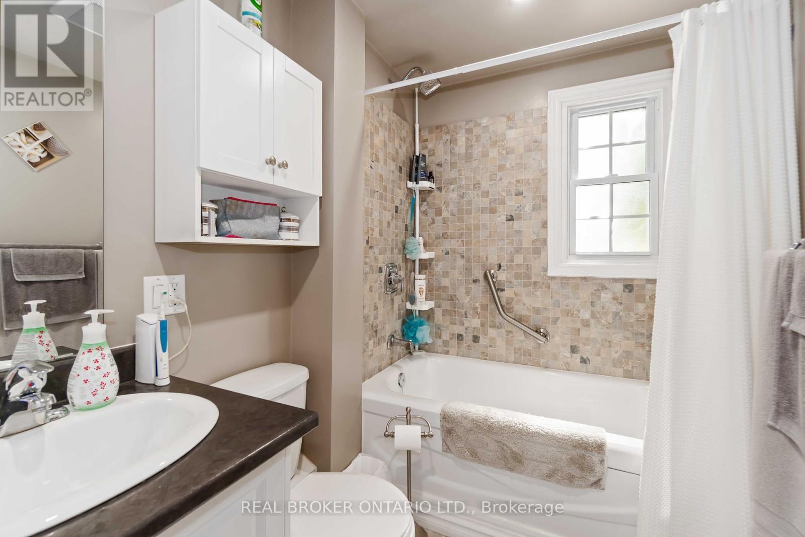 20 Roosevelt Drive, Smiths Falls, ON - Indoor Photo Showing Bathroom