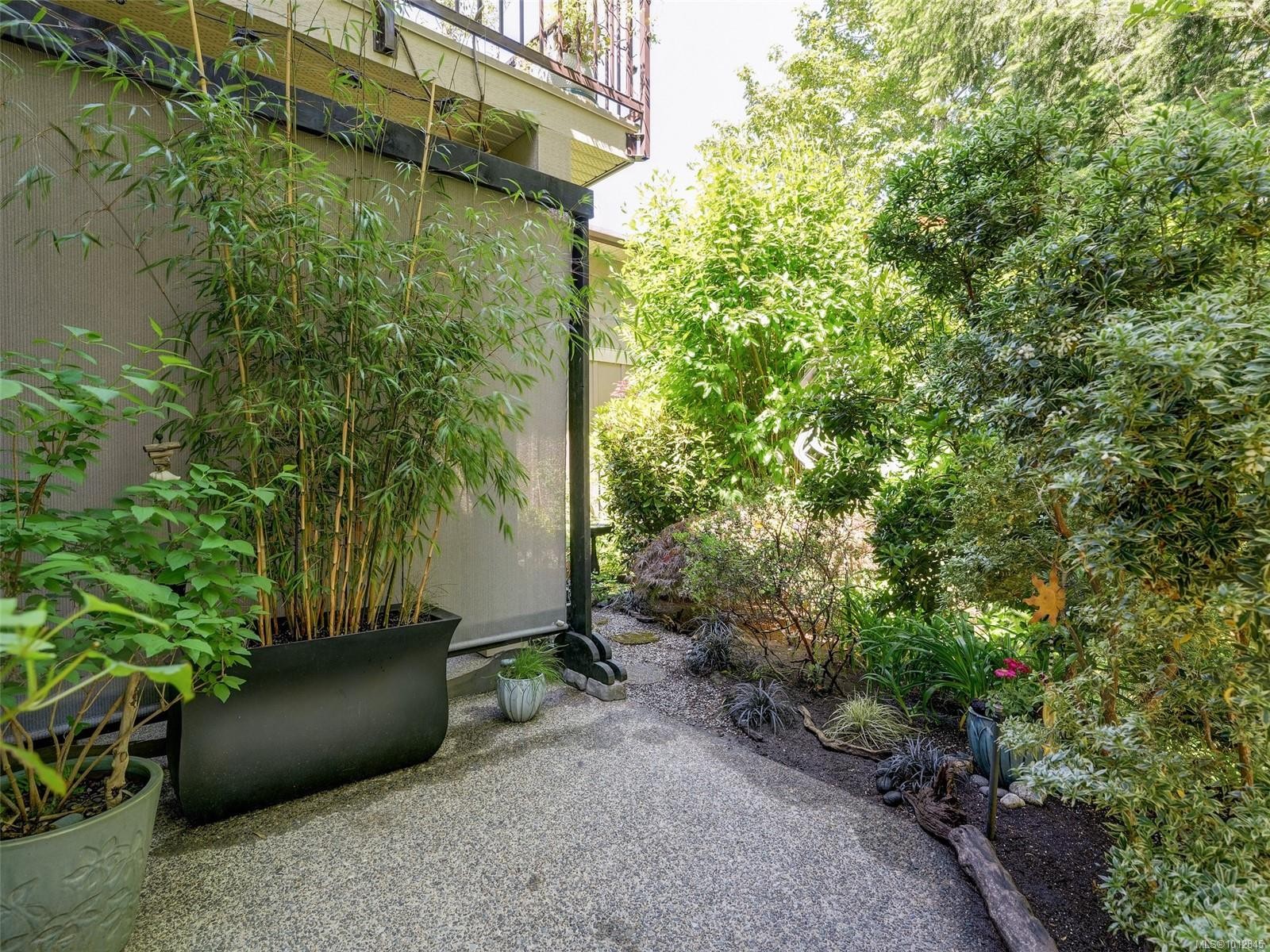 18-551 Bezanton Way, Colwood, BC