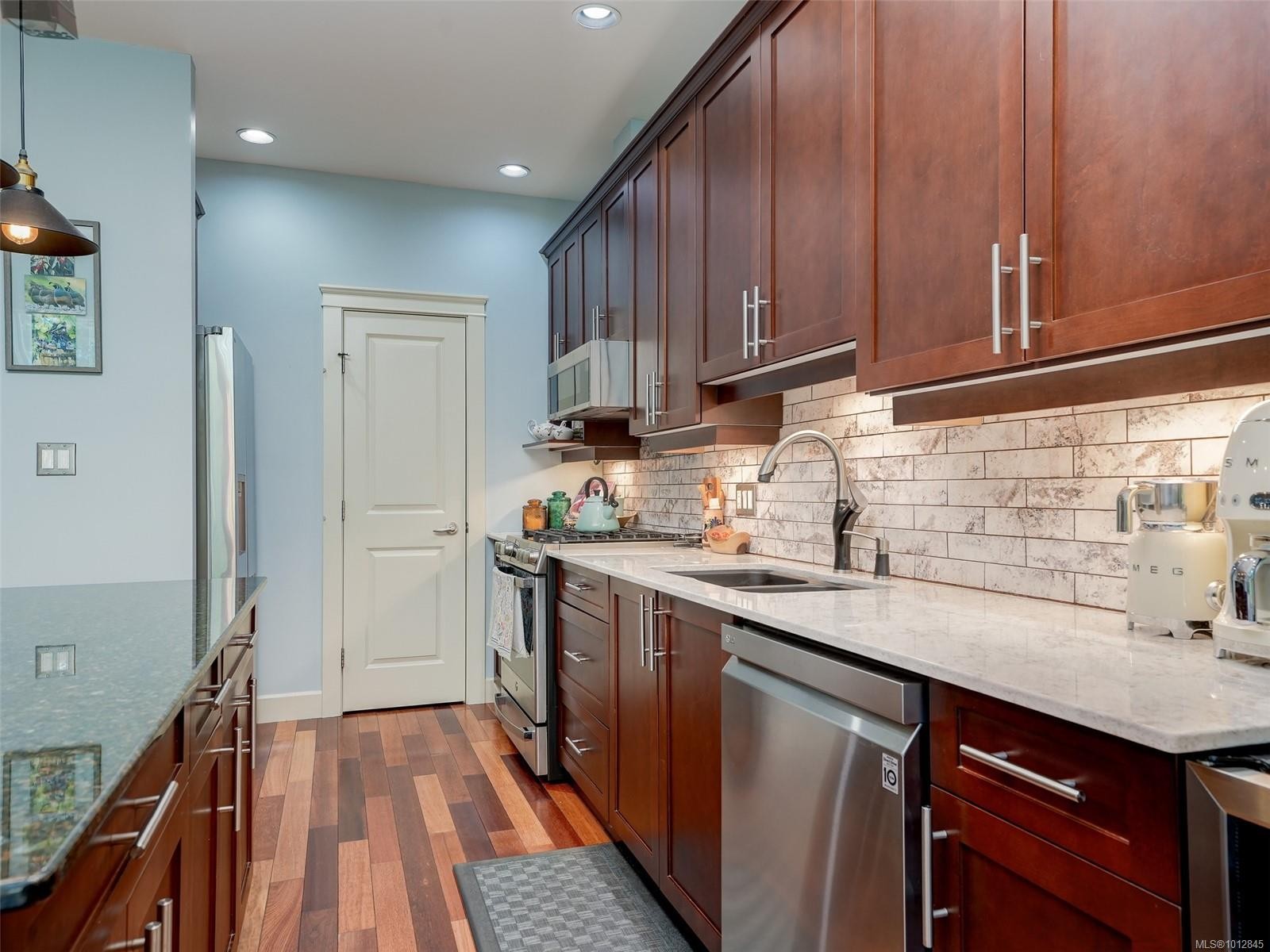 18-551 Bezanton Way, Colwood, BC