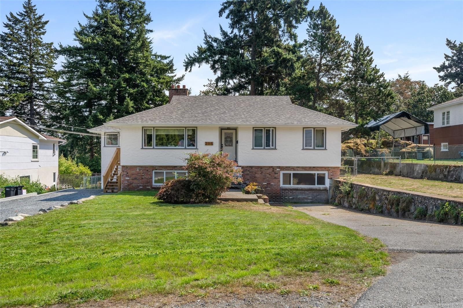 215 Suzanne Pl, View Royal, BC