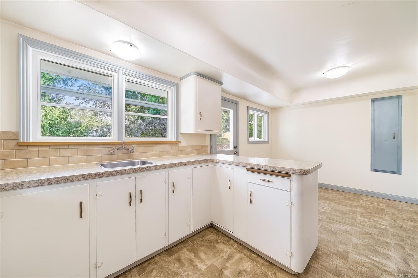 215 Suzanne Pl, View Royal, BC