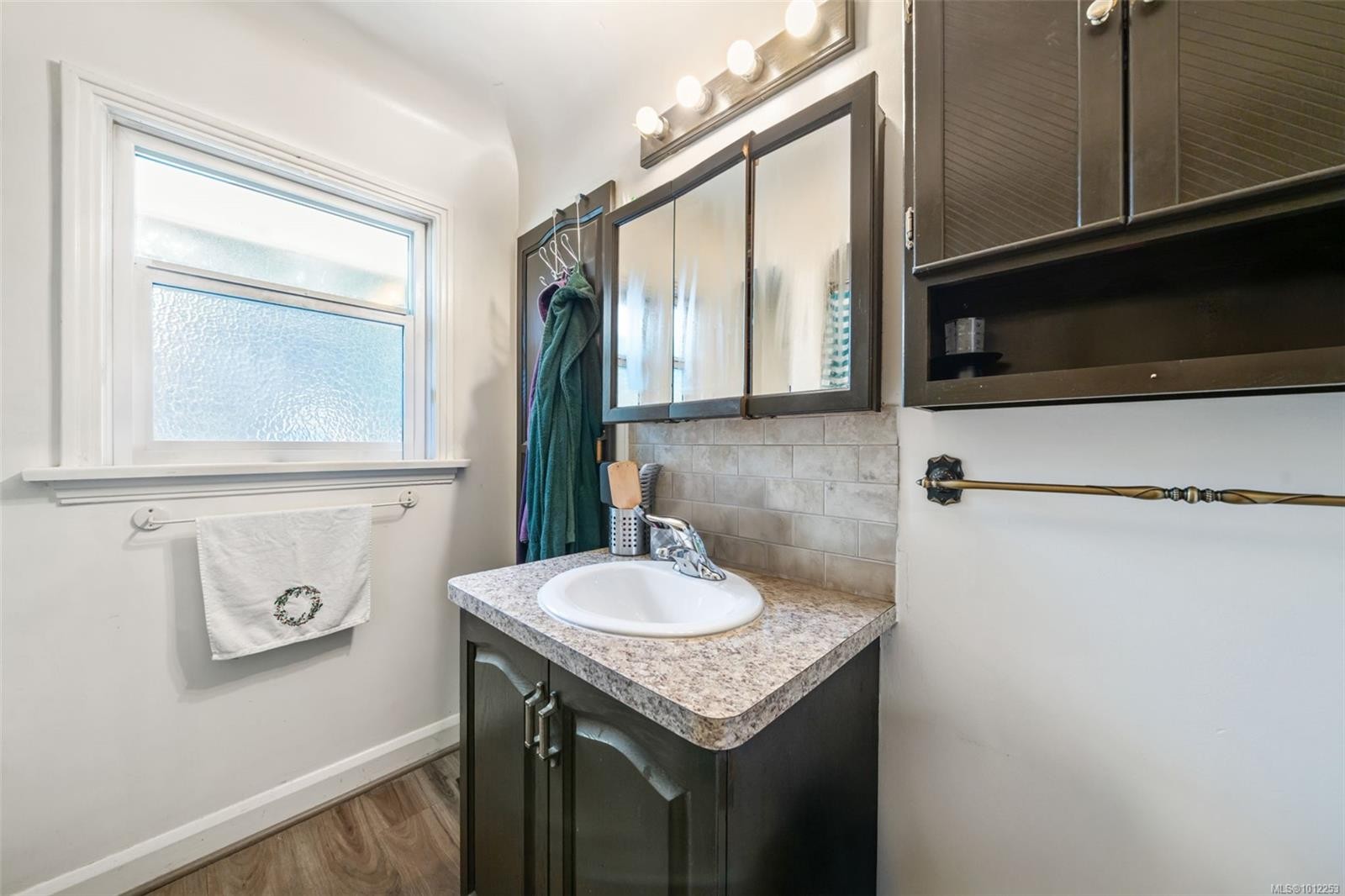 215 Suzanne Pl, View Royal, BC