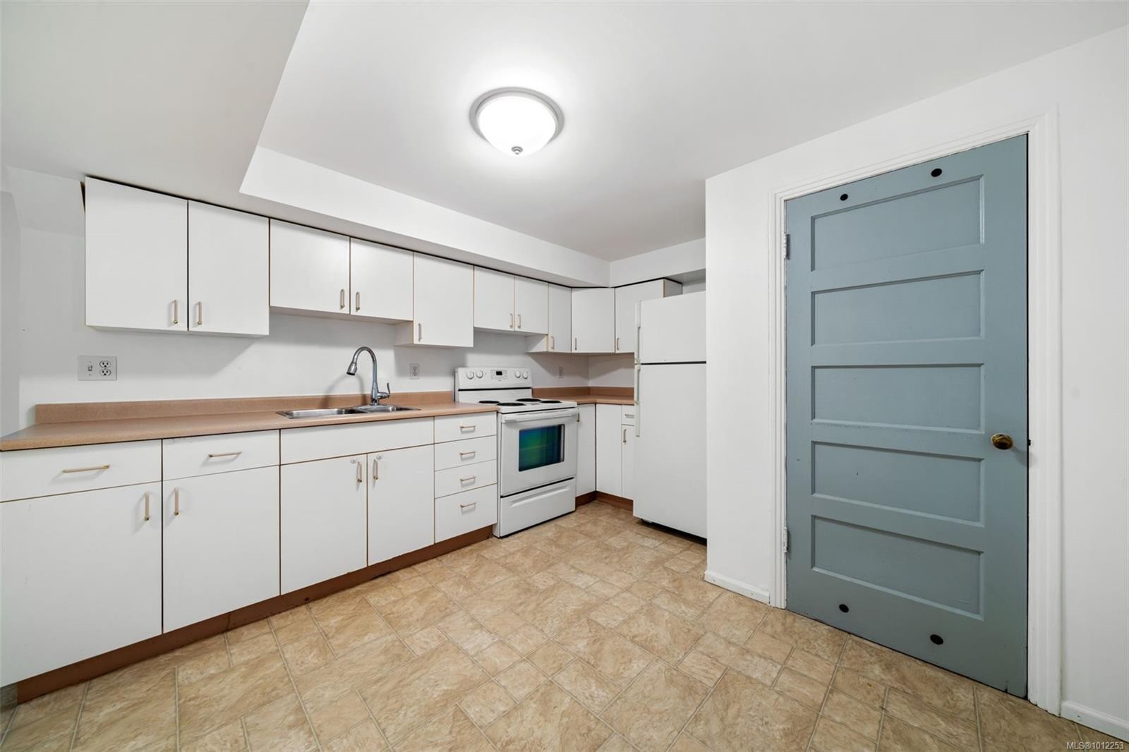 215 Suzanne Pl, View Royal, BC