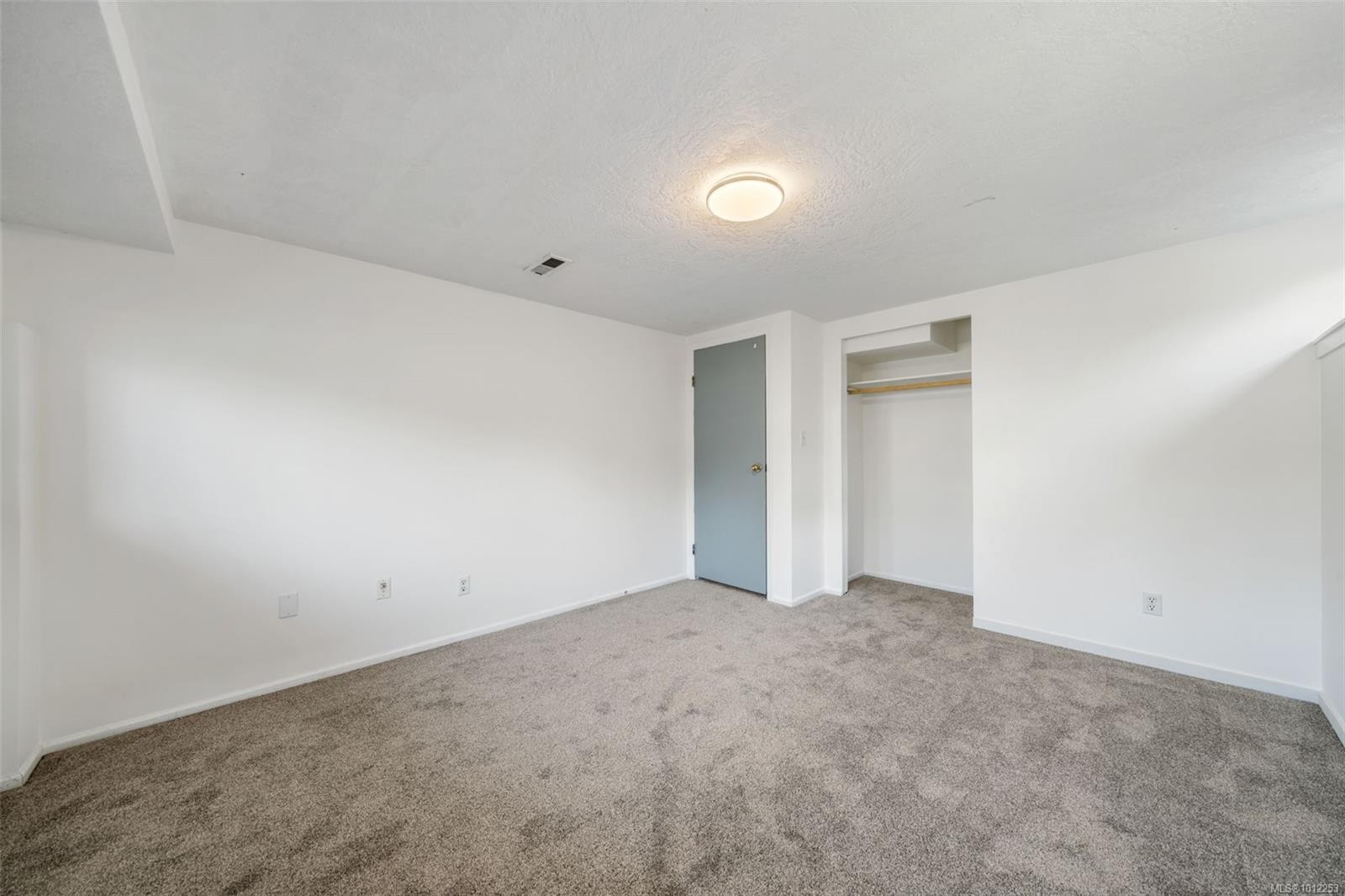 215 Suzanne Pl, View Royal, BC