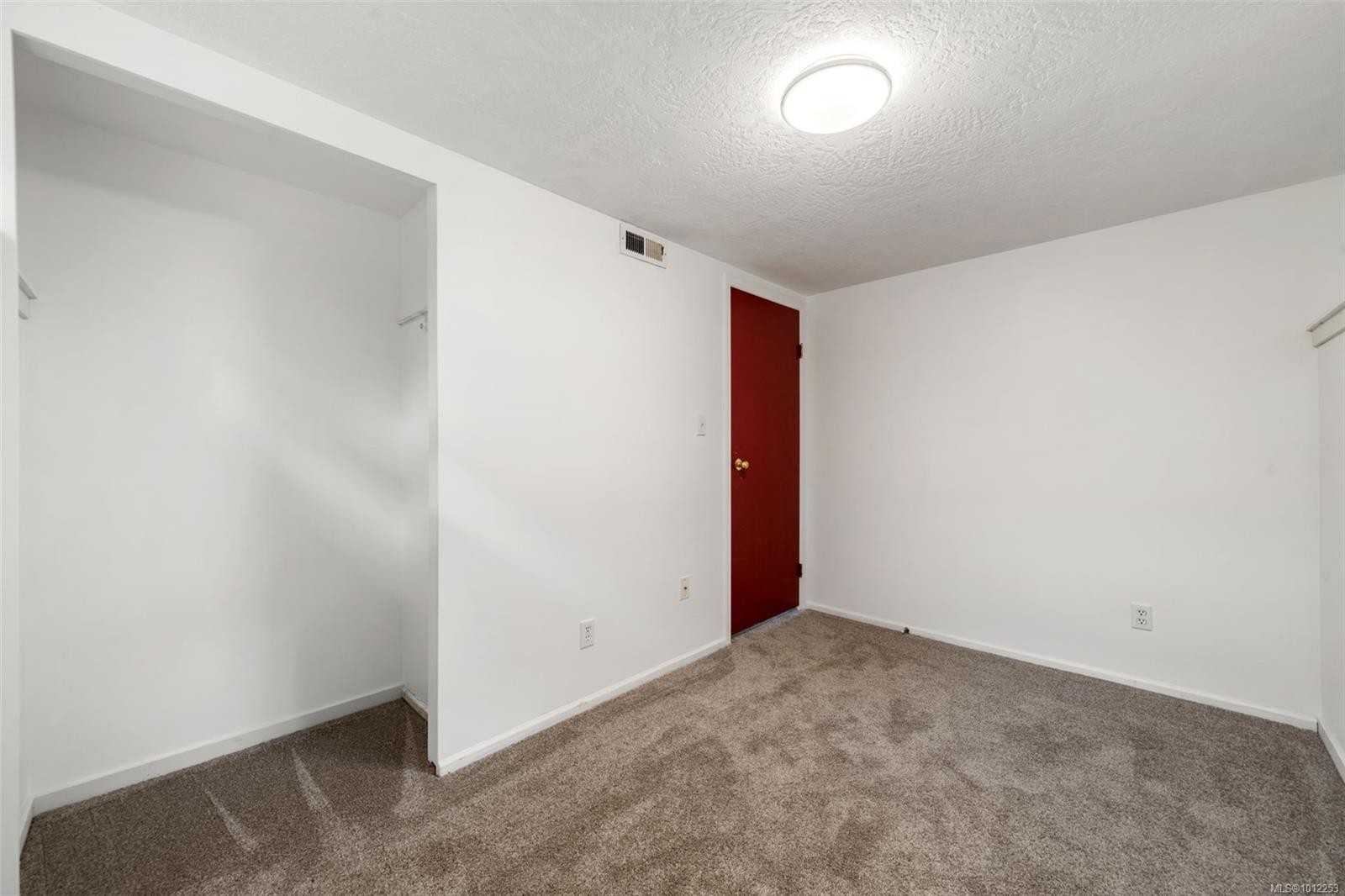 215 Suzanne Pl, View Royal, BC