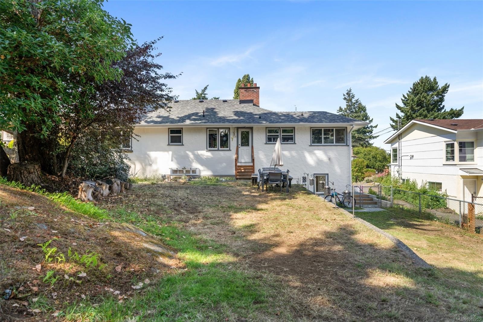 215 Suzanne Pl, View Royal, BC