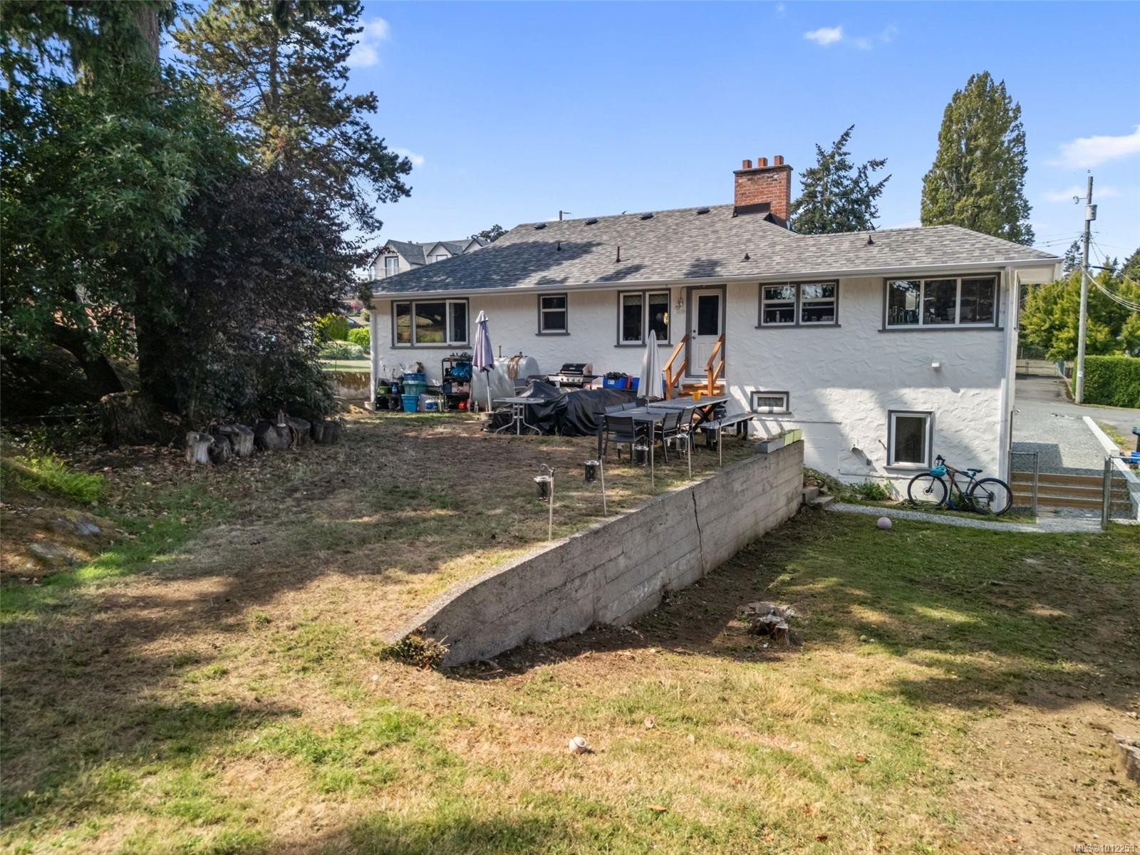 215 Suzanne Pl, View Royal, BC