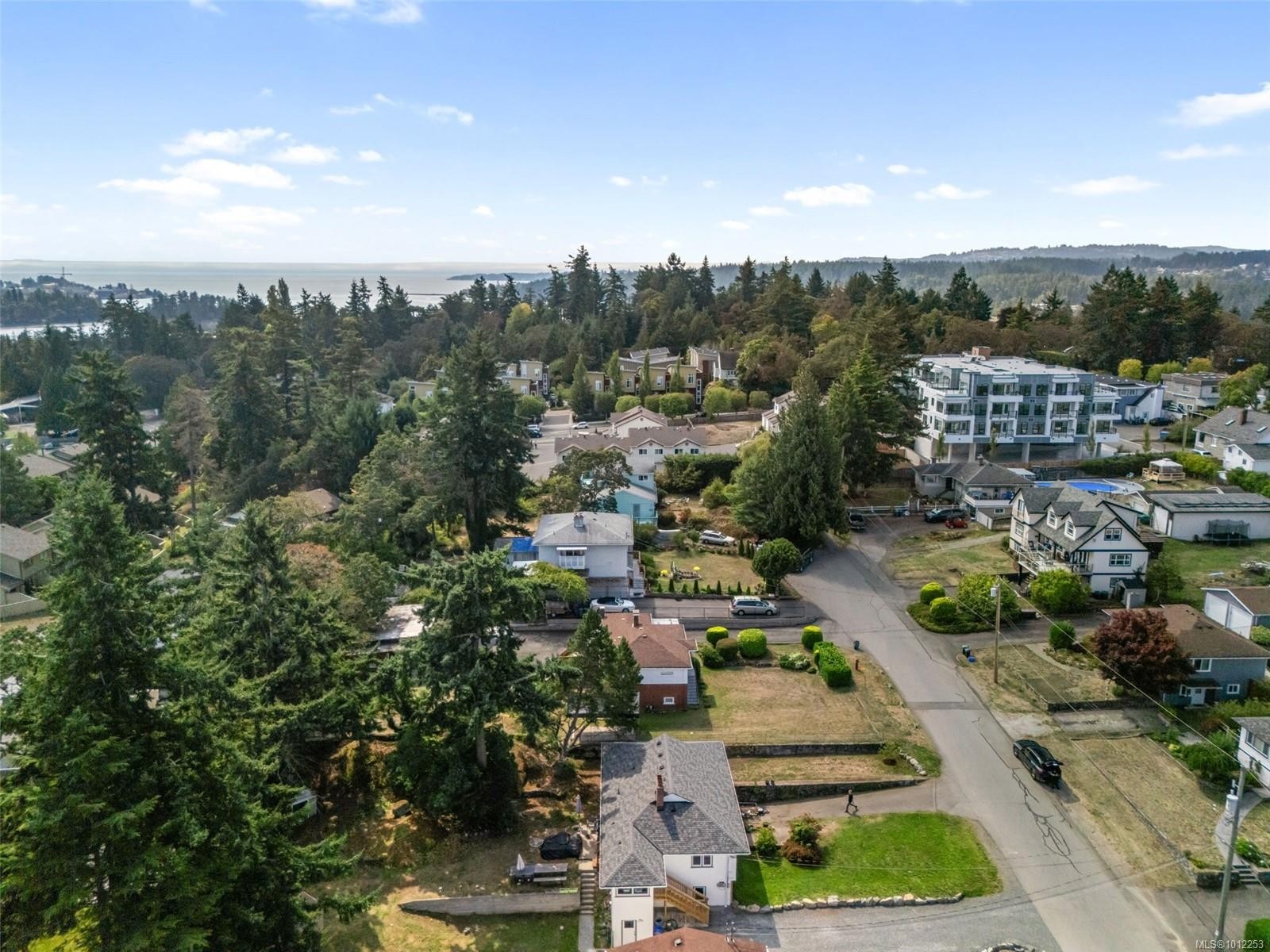 215 Suzanne Pl, View Royal, BC