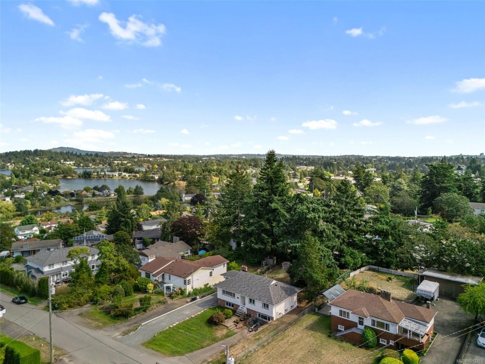 215 Suzanne Pl, View Royal, BC