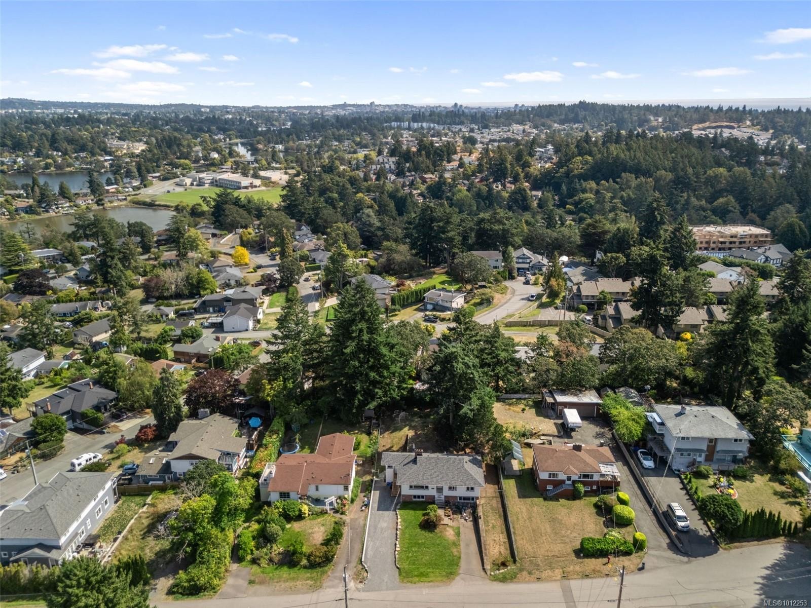 215 Suzanne Pl, View Royal, BC