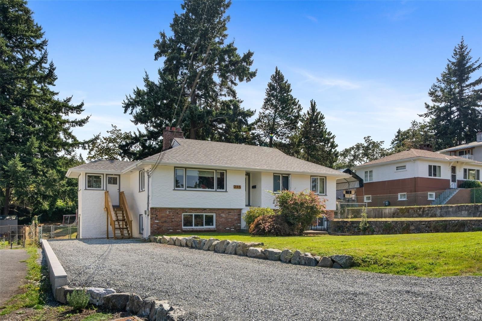 215 Suzanne Pl, View Royal, BC