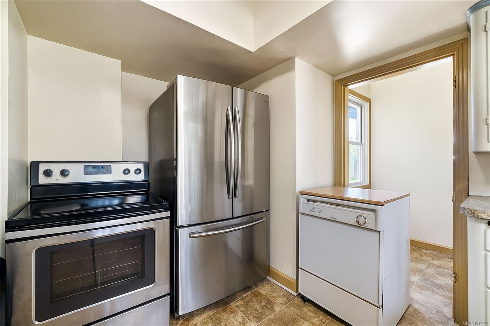 215 Suzanne Pl, View Royal, BC