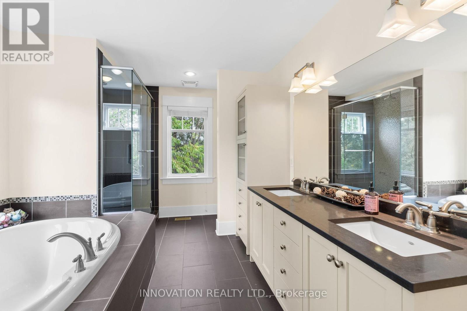 199 Blackberry Way, Ottawa, ON - Indoor Photo Showing Bathroom