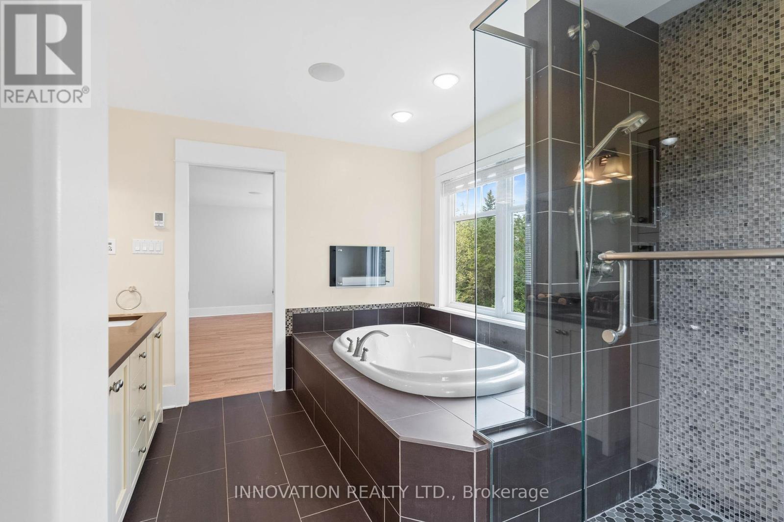 199 Blackberry Way, Ottawa, ON - Indoor Photo Showing Bathroom