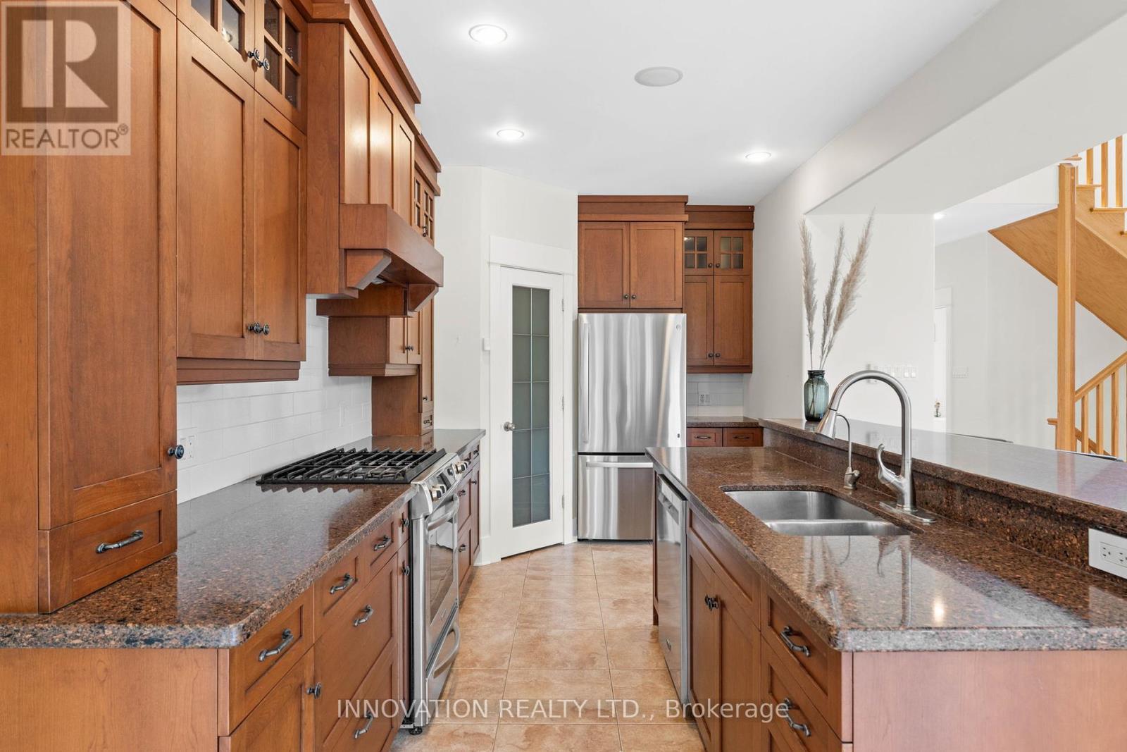 199 Blackberry Way, Ottawa, ON - Indoor Photo Showing Kitchen With Stainless Steel Kitchen With Double Sink With Upgraded Kitchen