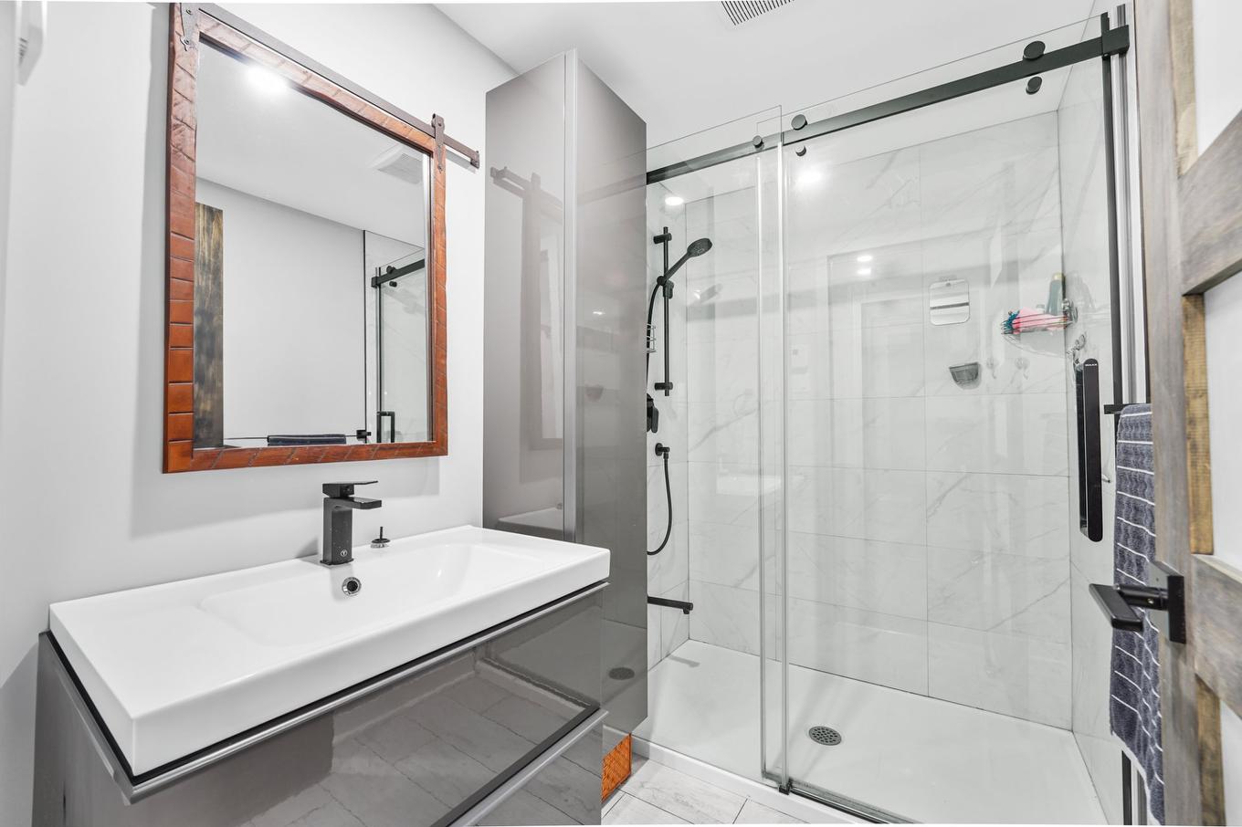 Salle de bains - 244 Rue Ste-Marie, Terrebonne (Terrebonne), QC - Indoor Photo Showing Bathroom