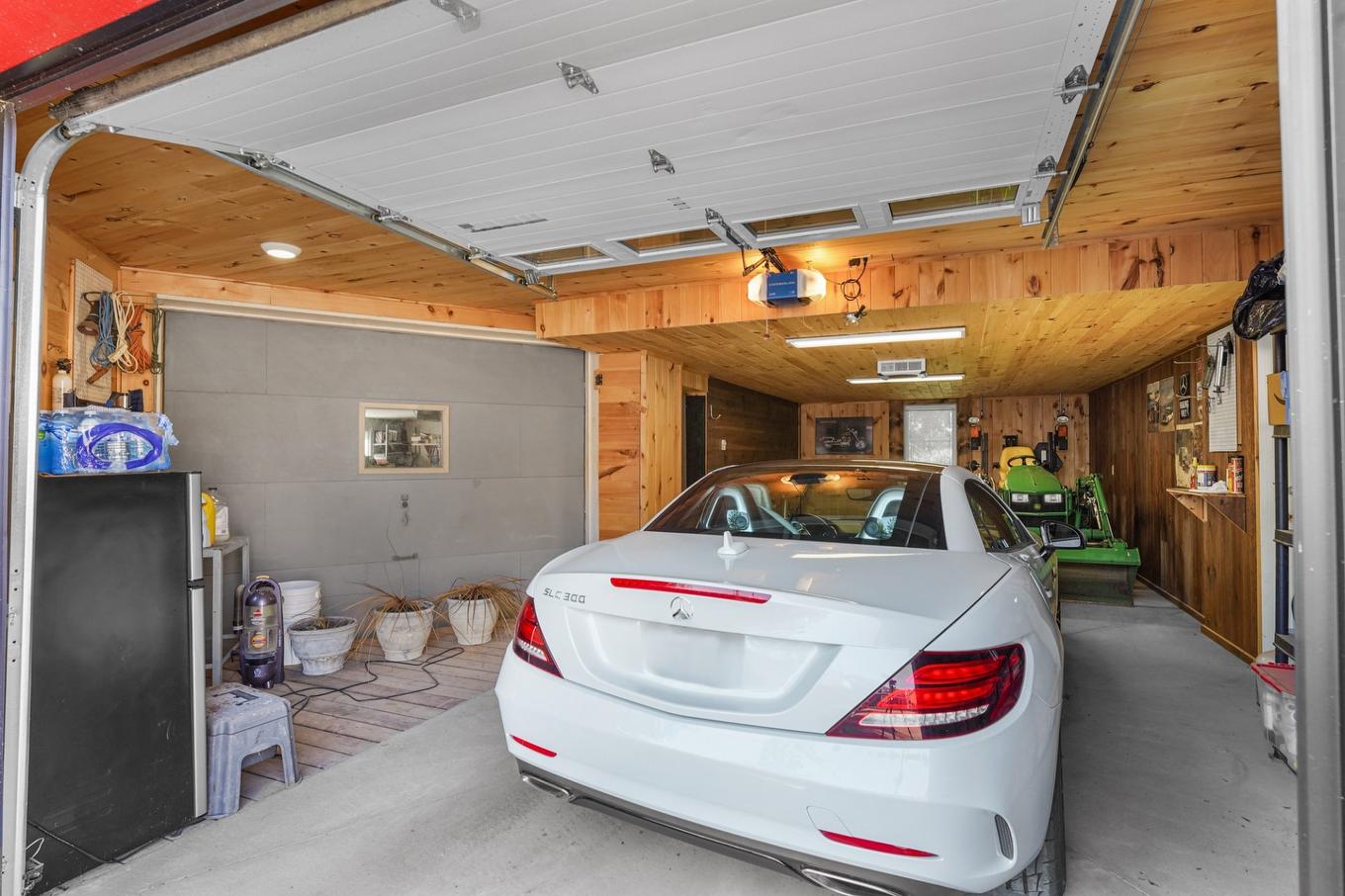 Garage - 244 Rue Ste-Marie, Terrebonne (Terrebonne), QC - Indoor Photo Showing Garage