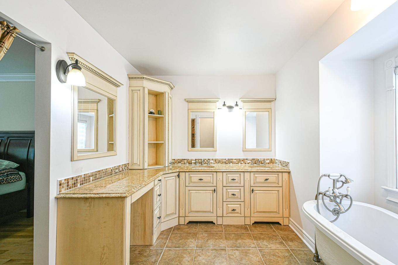Ensuite bathroom - 465 Rue Des Lilas, Sainte-Adèle, QC - Indoor Photo Showing Bathroom