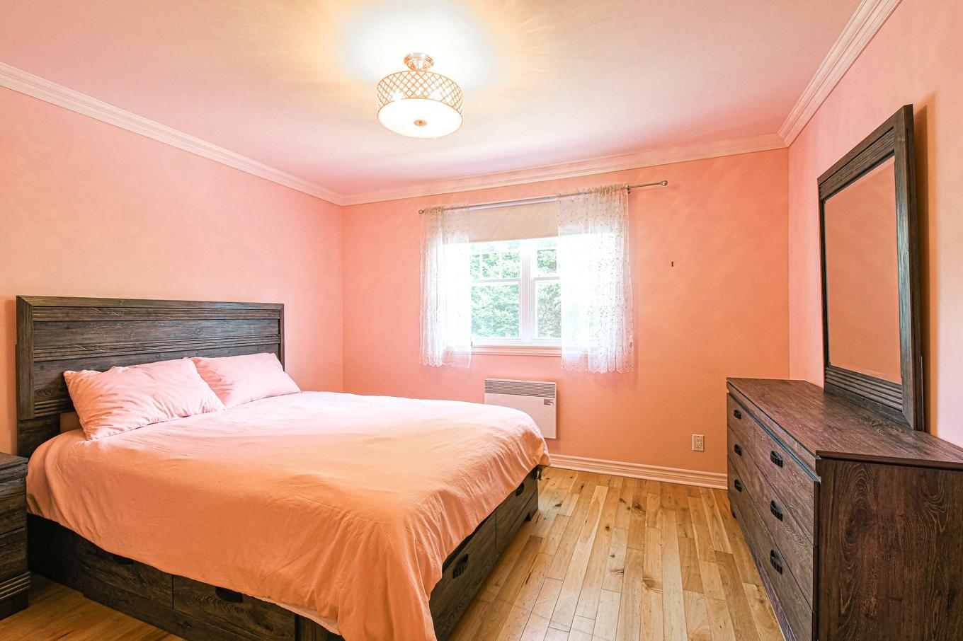Bedroom - 465 Rue Des Lilas, Sainte-Adèle, QC - Indoor Photo Showing Bedroom